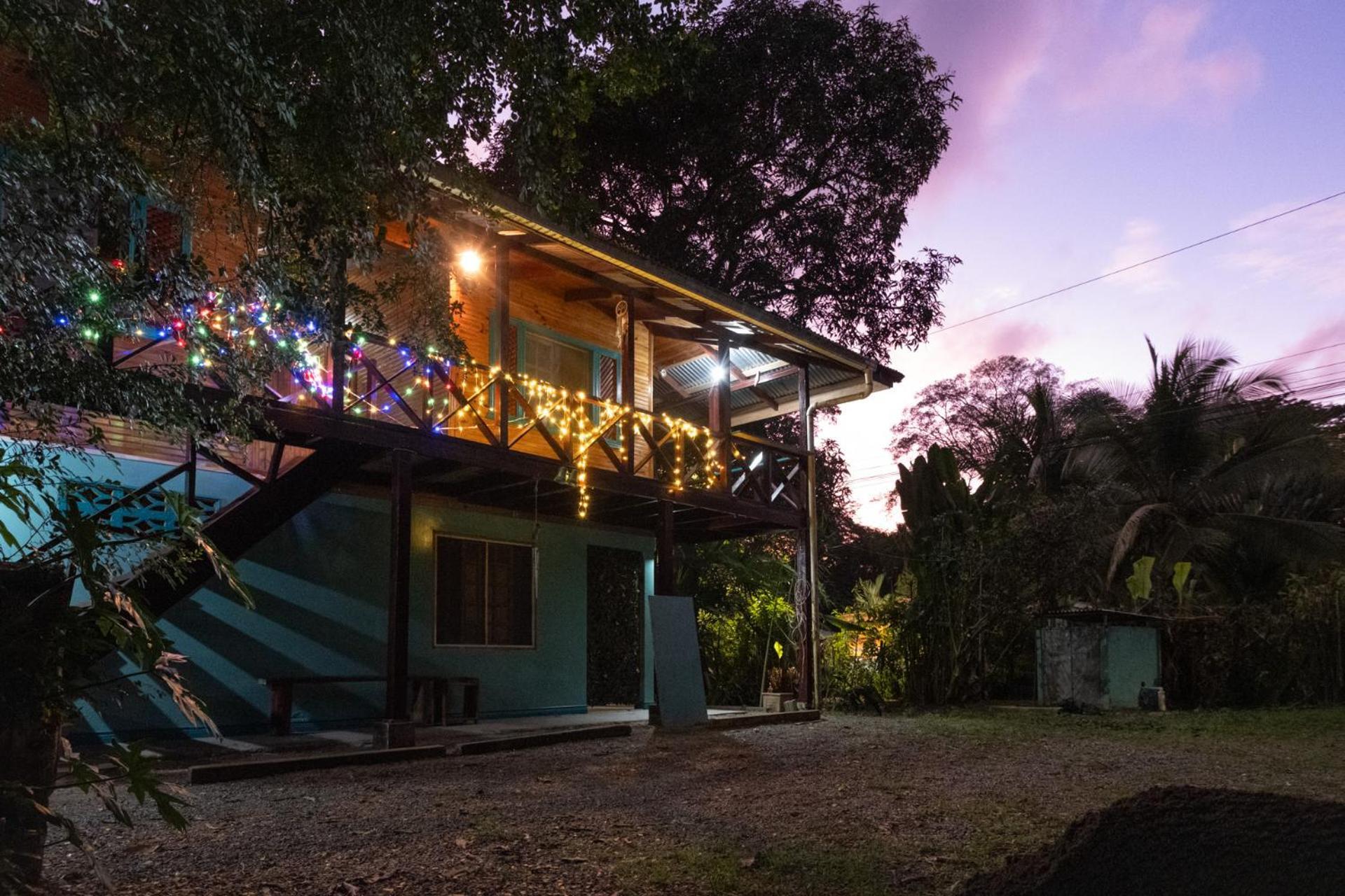 Hotel Casa Aldirica Cahuita Exterior foto